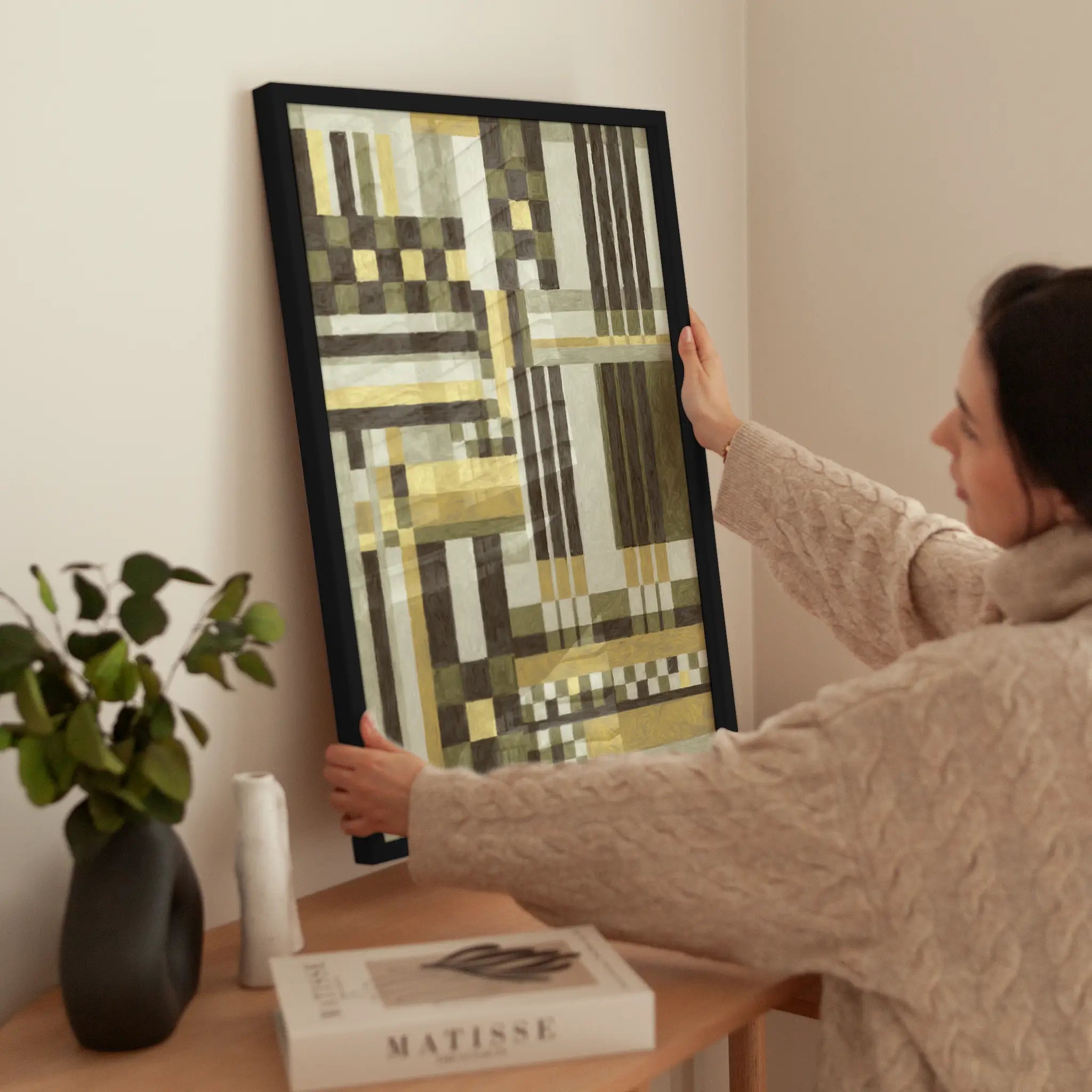 Green Brown and Yellow Squares wird aufgehängt