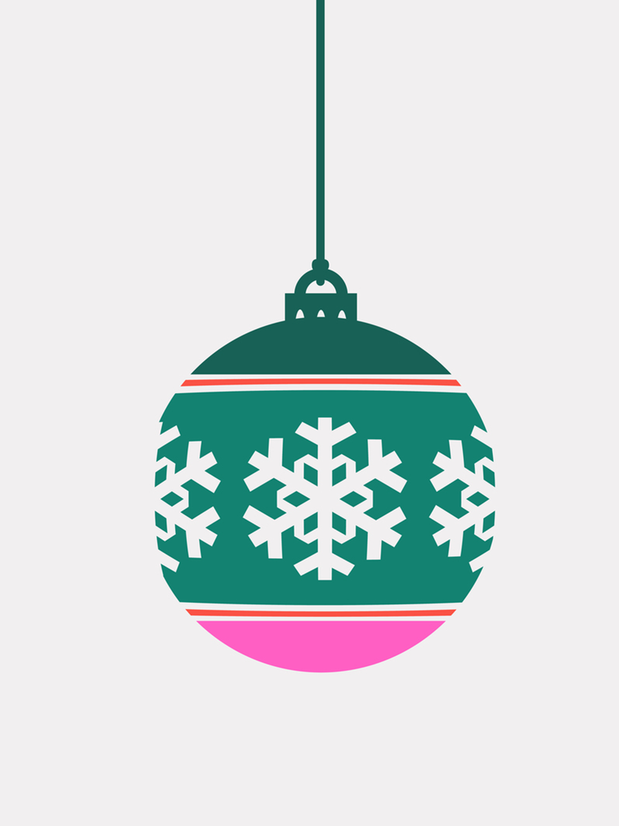 Grüne Weihnachtskugel mit weißen Schneeflocken und rosa Rand auf grauem Hintergrund.