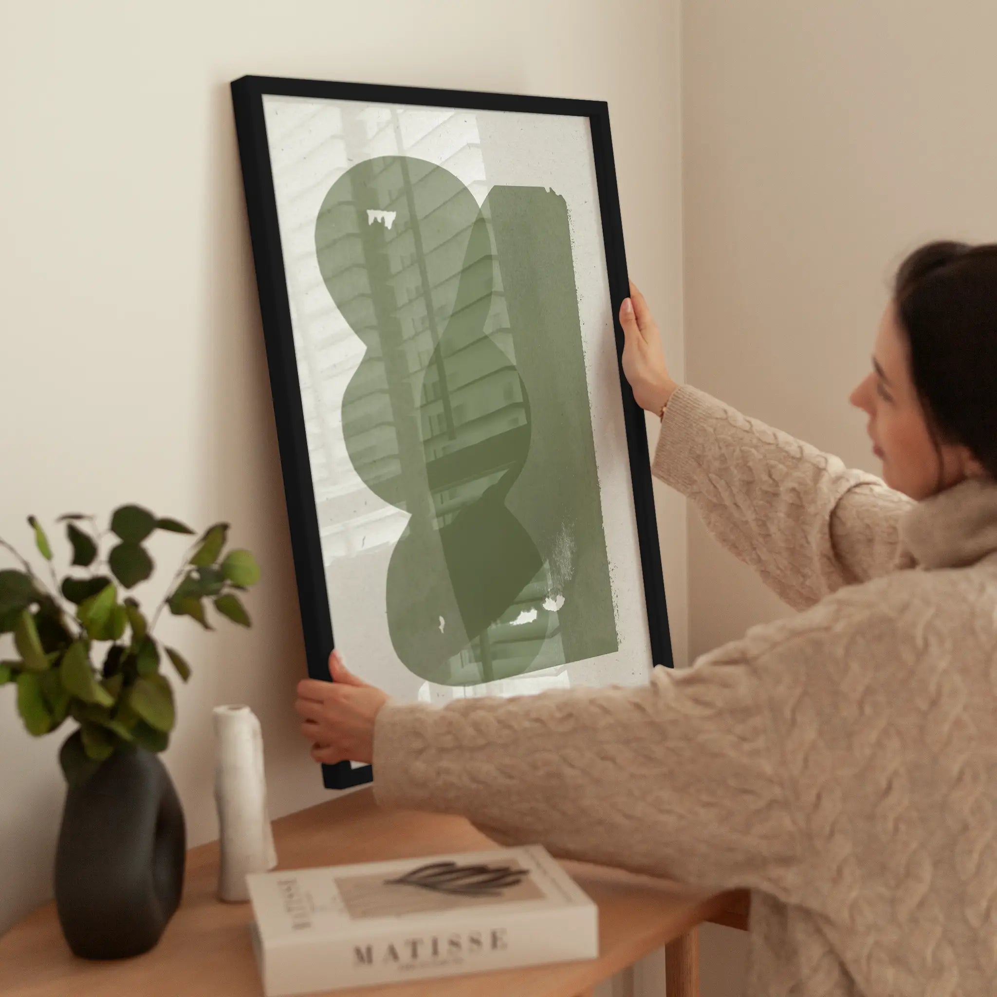 Green Shapes No3 wird aufgehängt