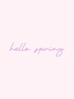 Ein minimalistisches Poster mit dem rosa handgeschriebenen Schriftzug hello spring auf hellrosa Grund.