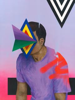 Ein Mann in einem lila T-Shirt mit geometrischen Formen auf seinem Gesicht vor einem lila Hintergrund.