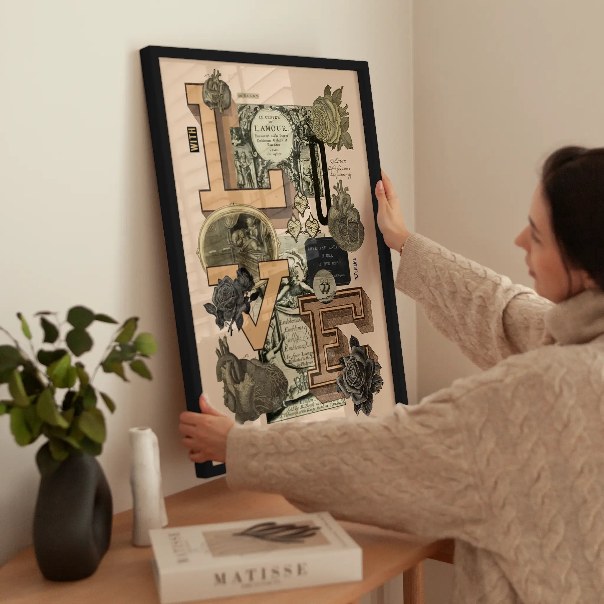 LOVE Collage wird aufgehängt