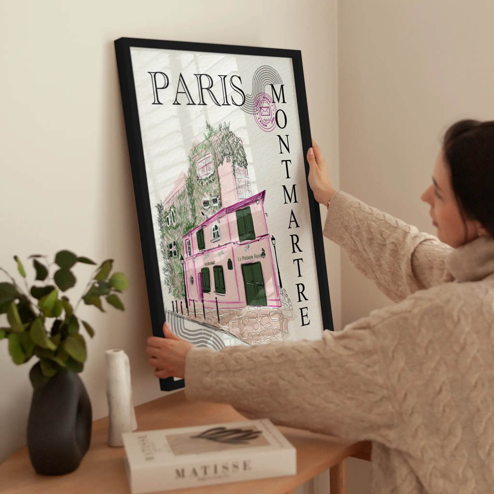 La Maison Rose wird aufgehängt