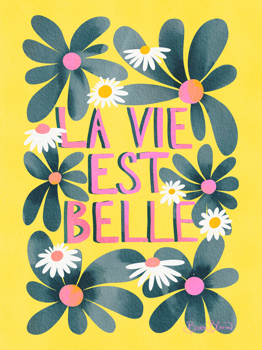 Hellgelbes Poster mit illustrierten Gänseblümchen und dem Zitat „La vie est belle“.