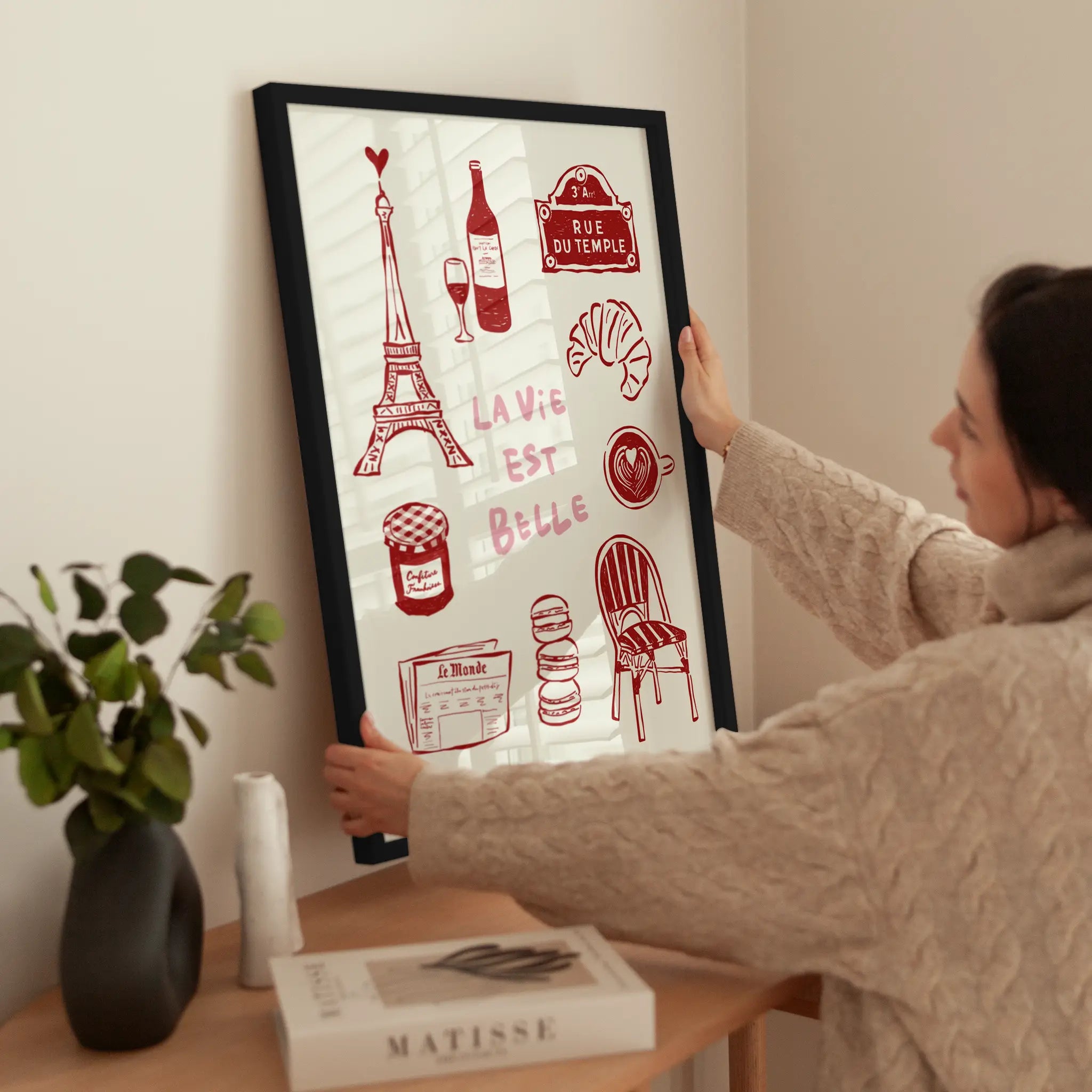 La Vie Est Belle Paris wird aufgehängt