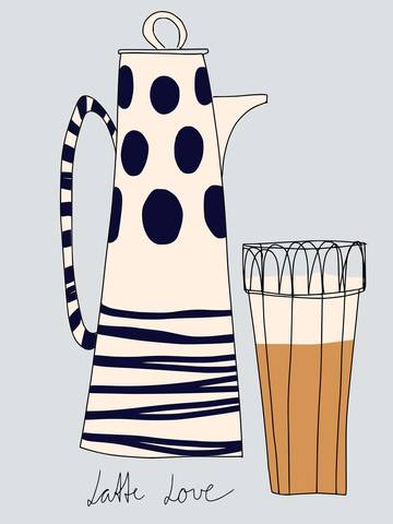 Illustration einer gepunkteten und gestreiften Kaffeekanne neben einem Latte Macchiato auf hellgrauem Hintergrund mit dem Text Latte Love.