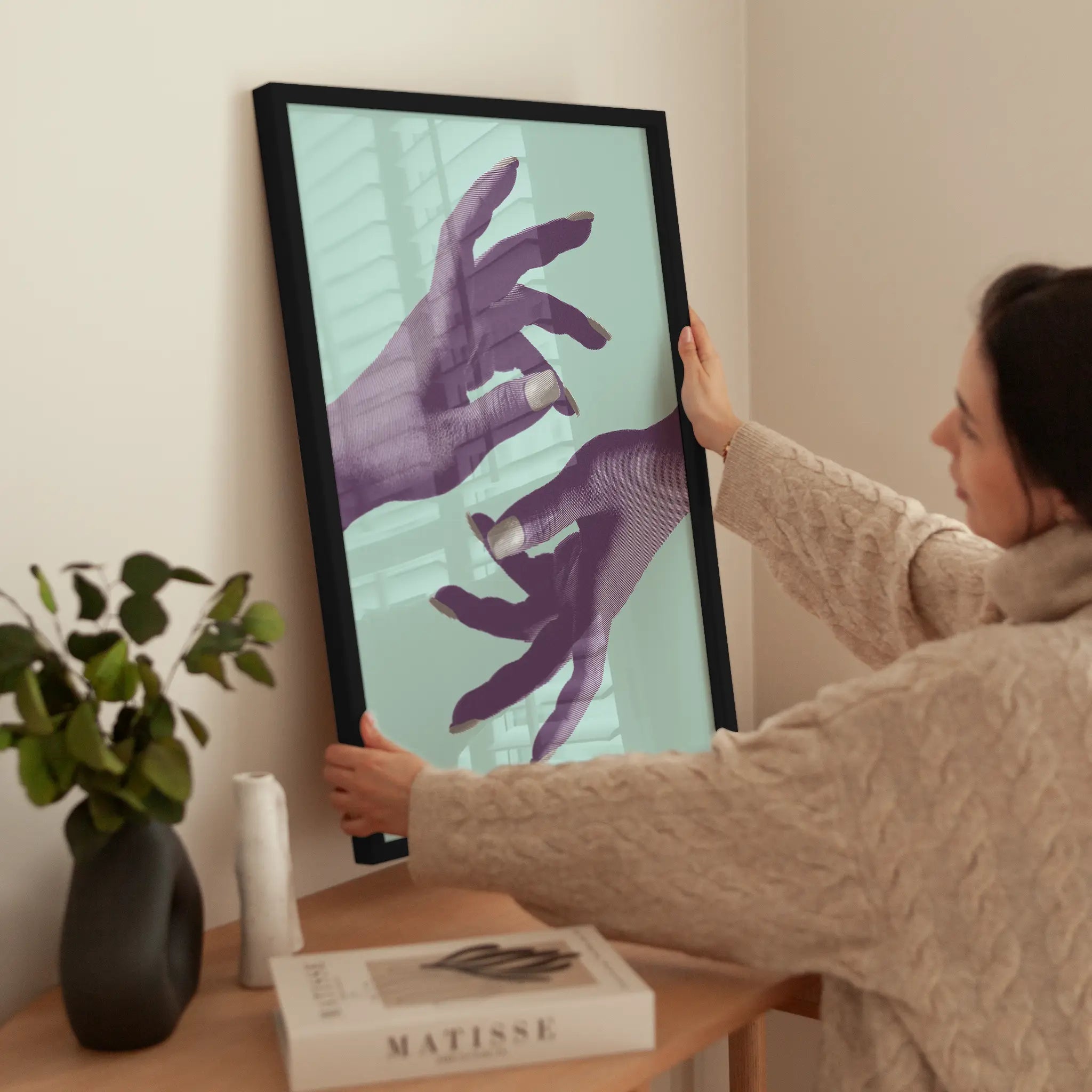 Lilac Hands wird aufgehängt