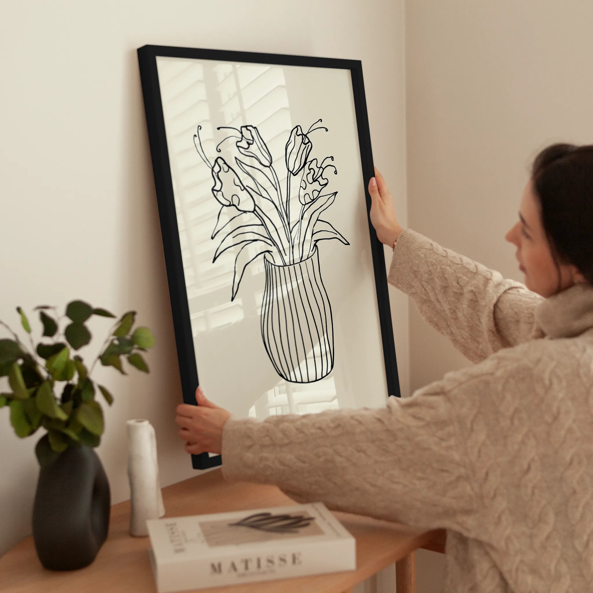 Line Art Flowers wird aufgehängt