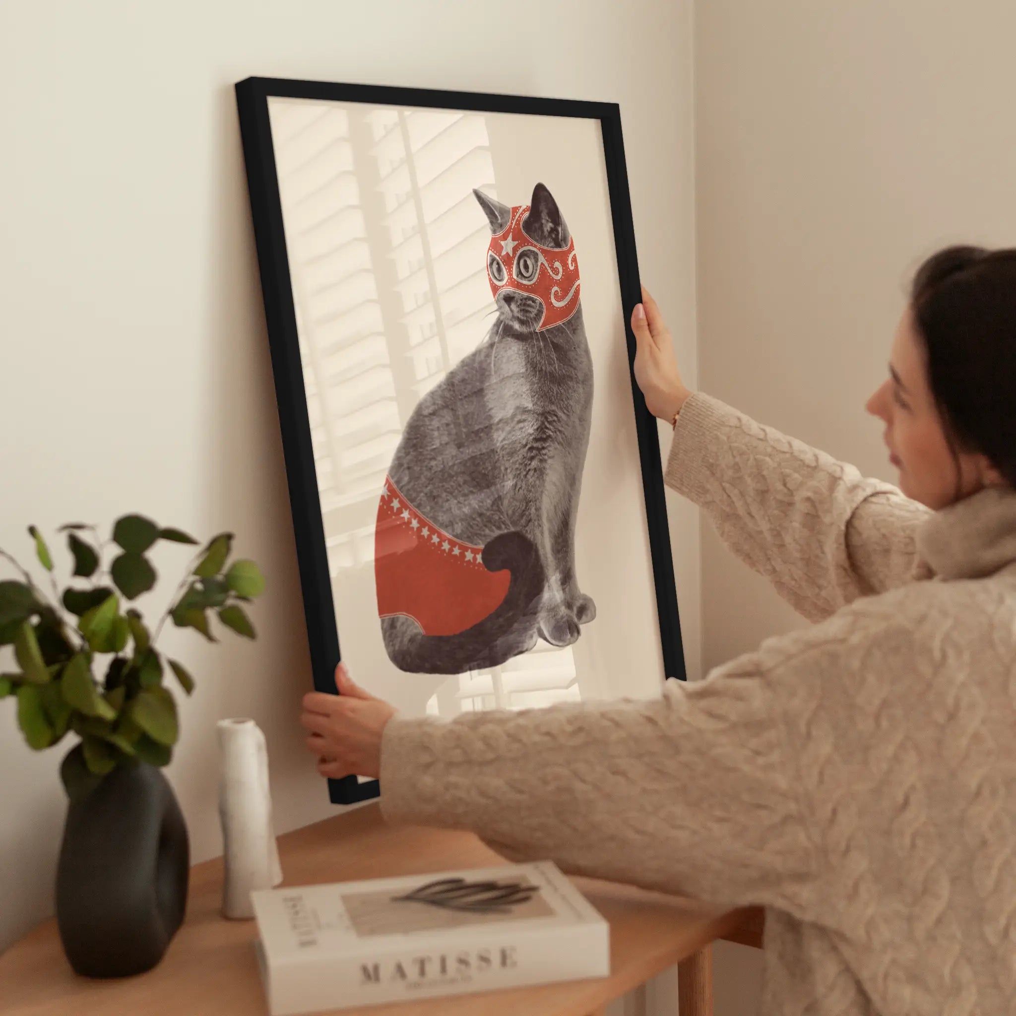 Luchador Cat wird aufgehängt