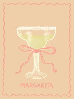 Illustration eines Margarita-Cocktails mit rosa Band und Schriftzug auf beigem Hintergrund.