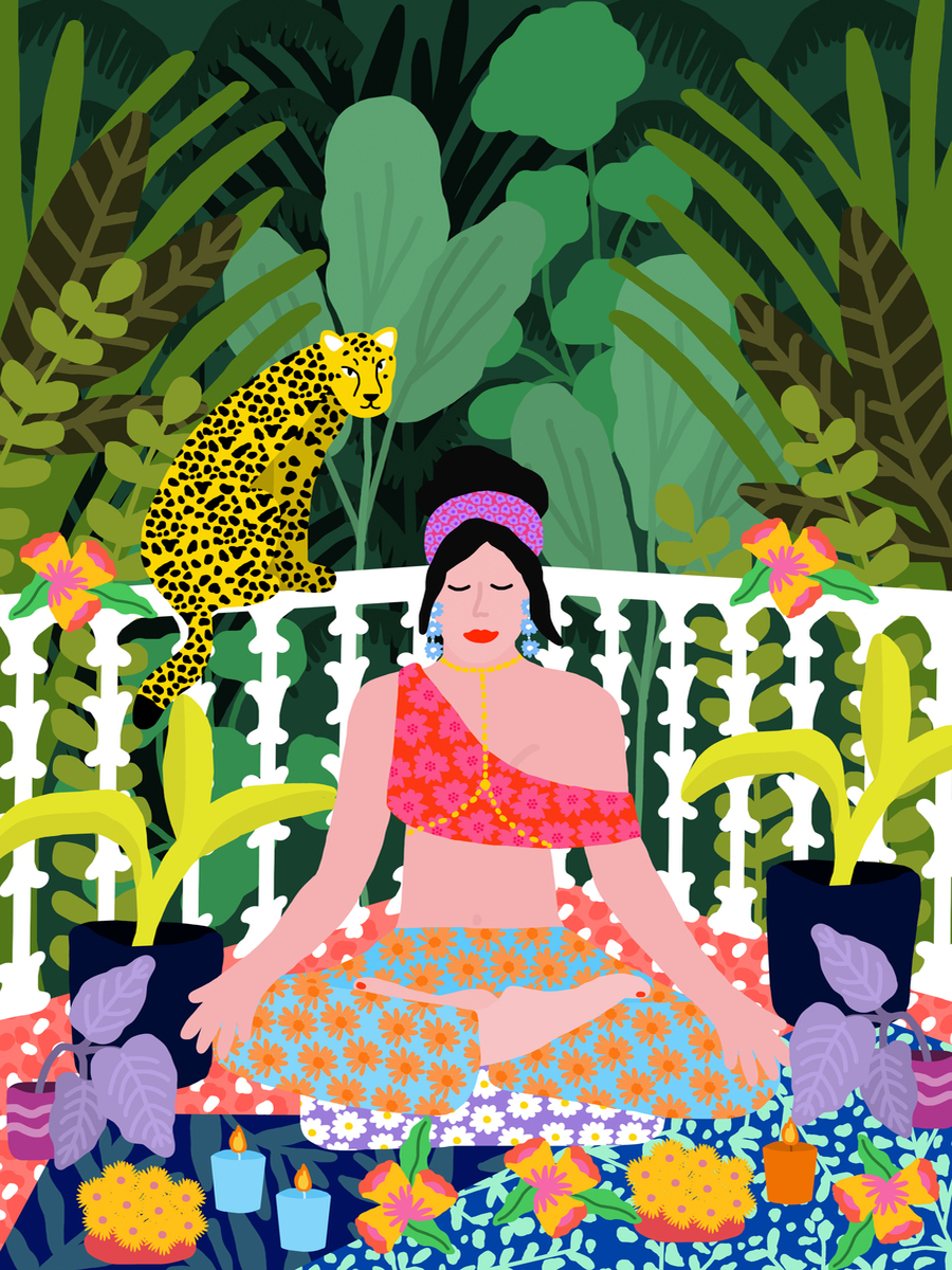 Illustration einer meditierenden Frau, umgeben von Pflanzen und einem Leoparden.
