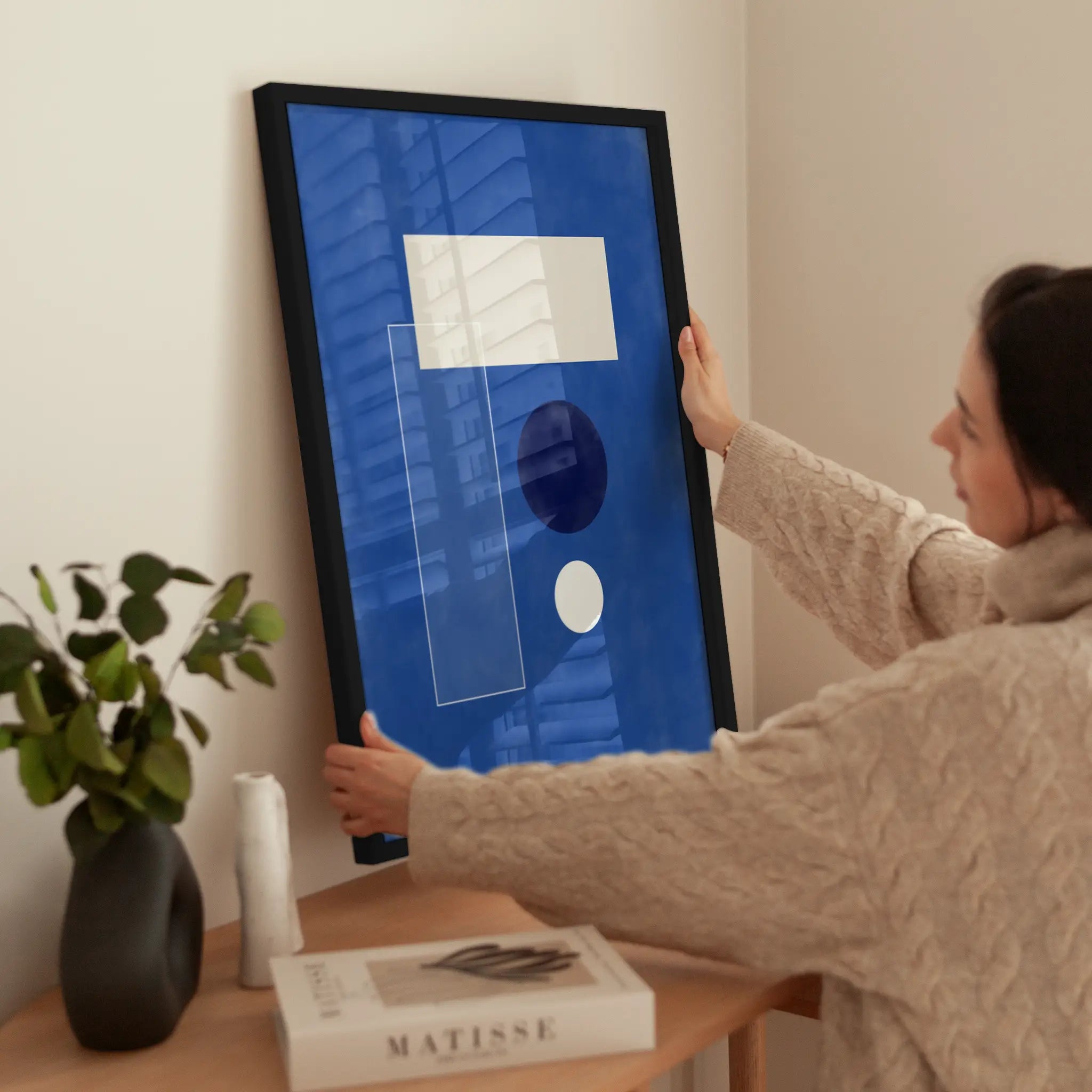 Minimalist Geometric Shapes wird aufgehängt