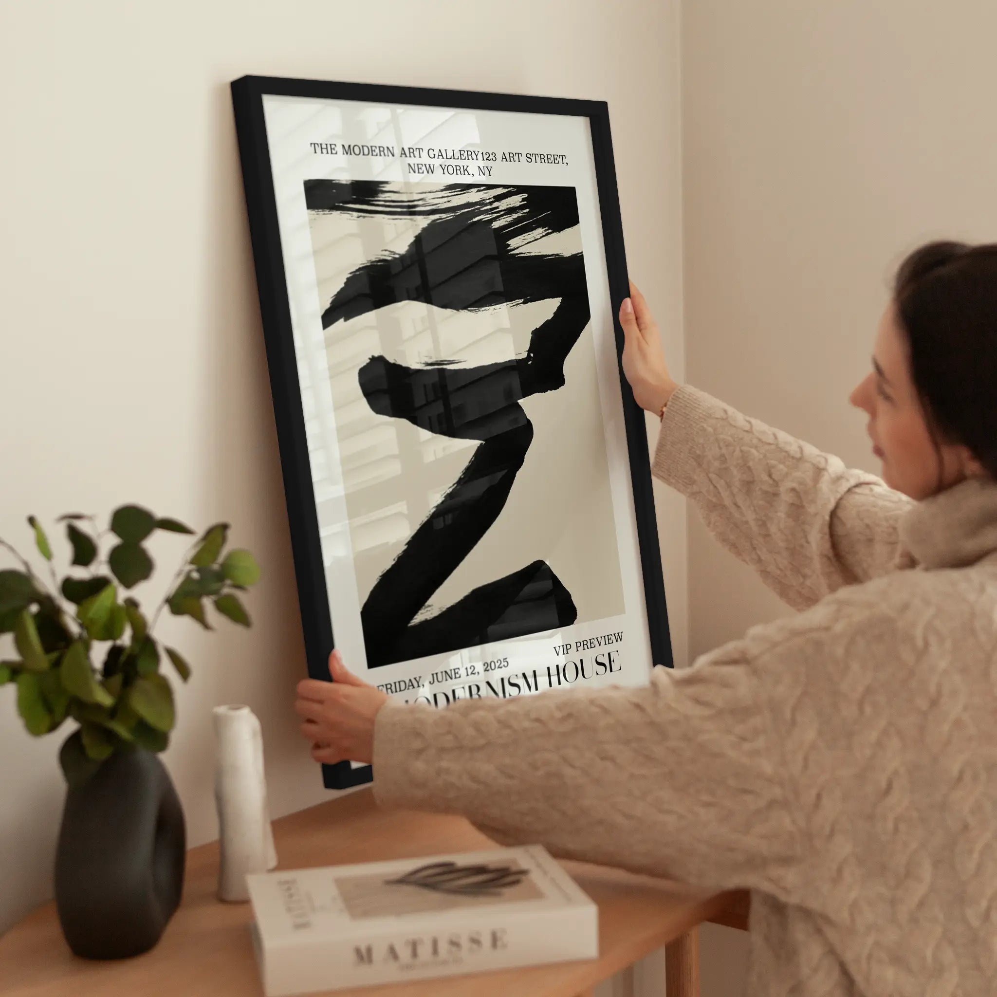 Modernism House wird aufgehängt