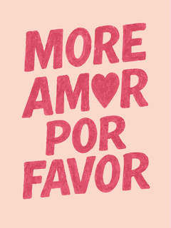 Textposter mit der Aufschrift "More Amor Por Favor" in Rosa auf hellrosa Hintergrund.