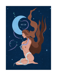 Illustration einer Frau mit einer Schlange im Universum, umgeben von Sternen und dem Text "Move Slow".