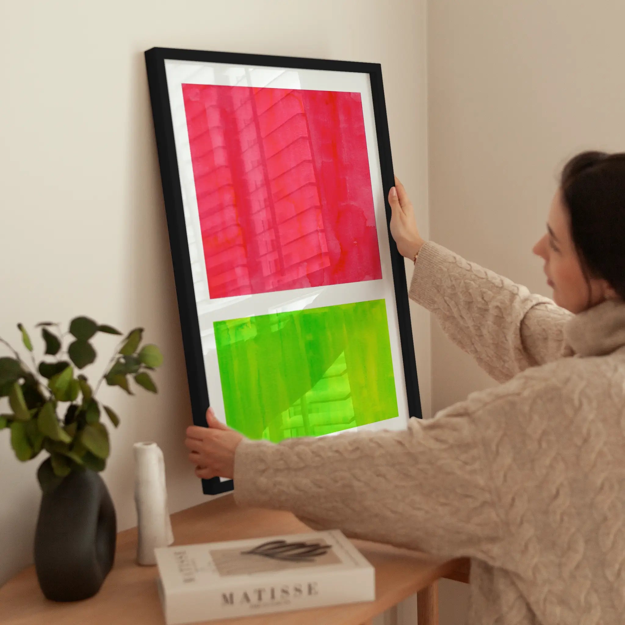Neon Watermelon wird aufgehängt