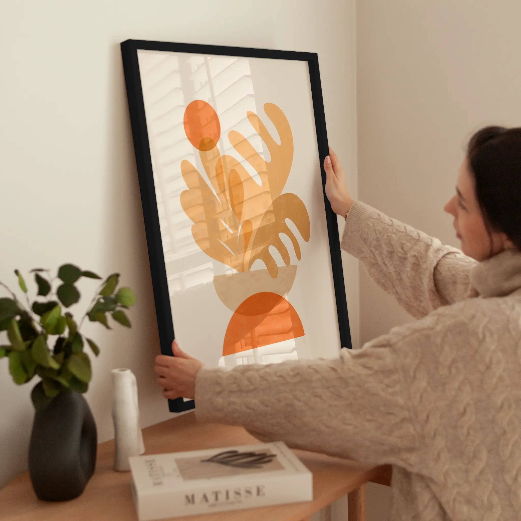 Orange Botanical wird aufgehängt