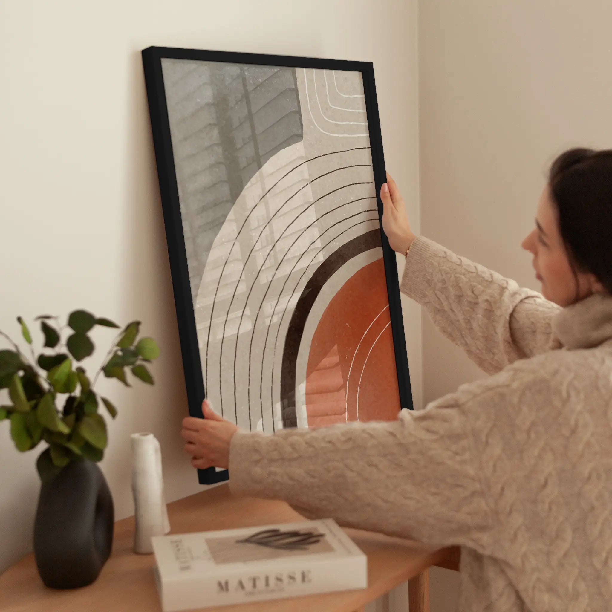 Orange Minimal Shapes No2 wird aufgehängt