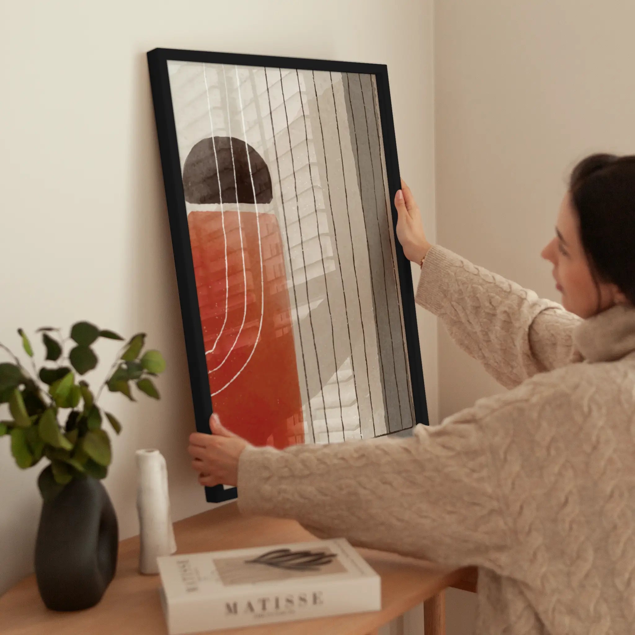 Orange Minimal Shapes No3 wird aufgehängt