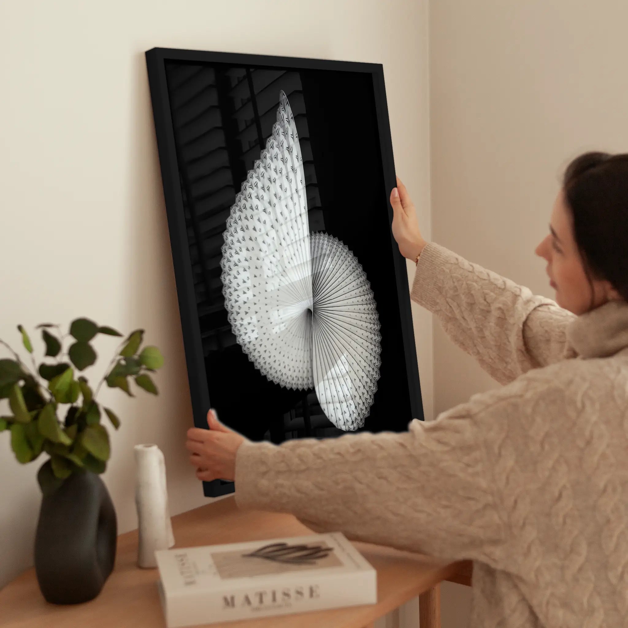 Paper Art wird aufgehängt