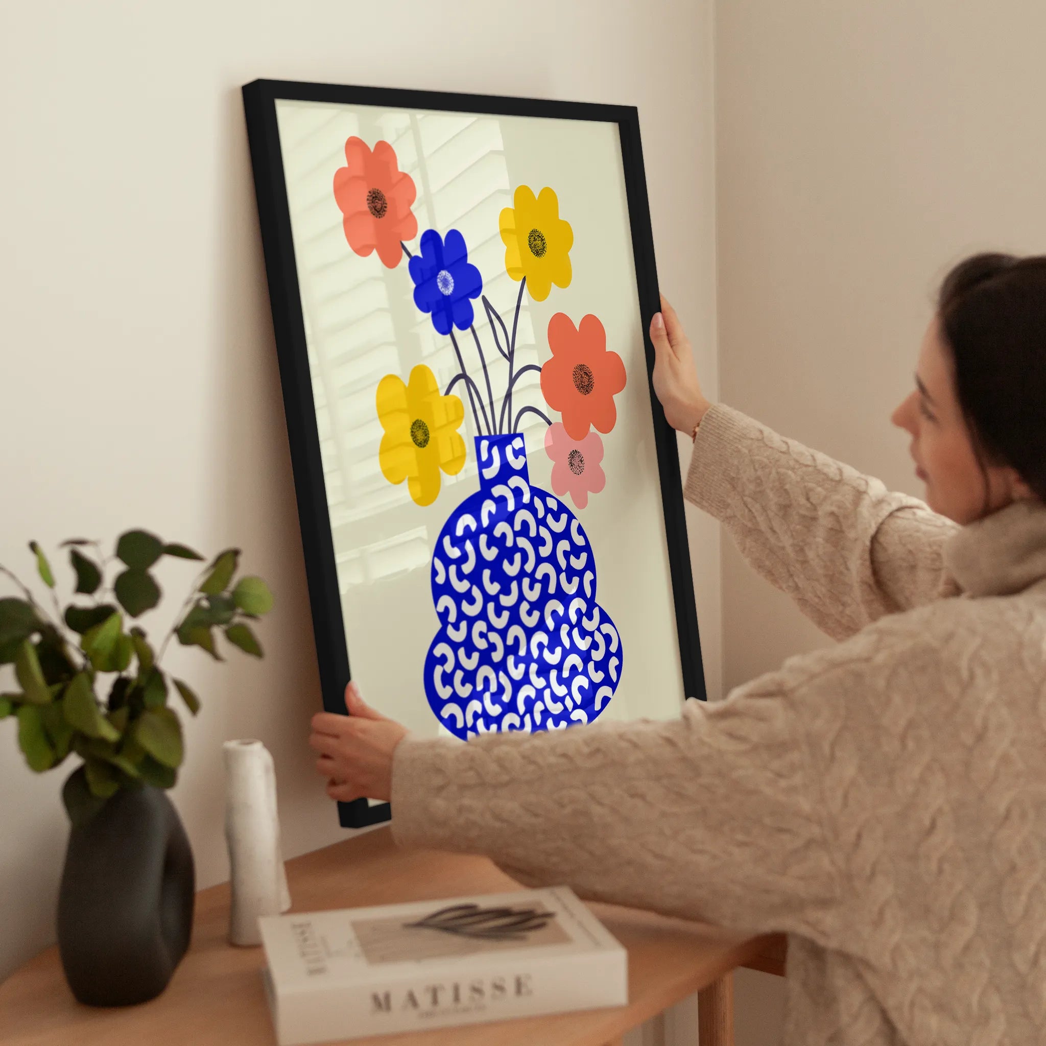 Patterned Vase wird aufgehängt