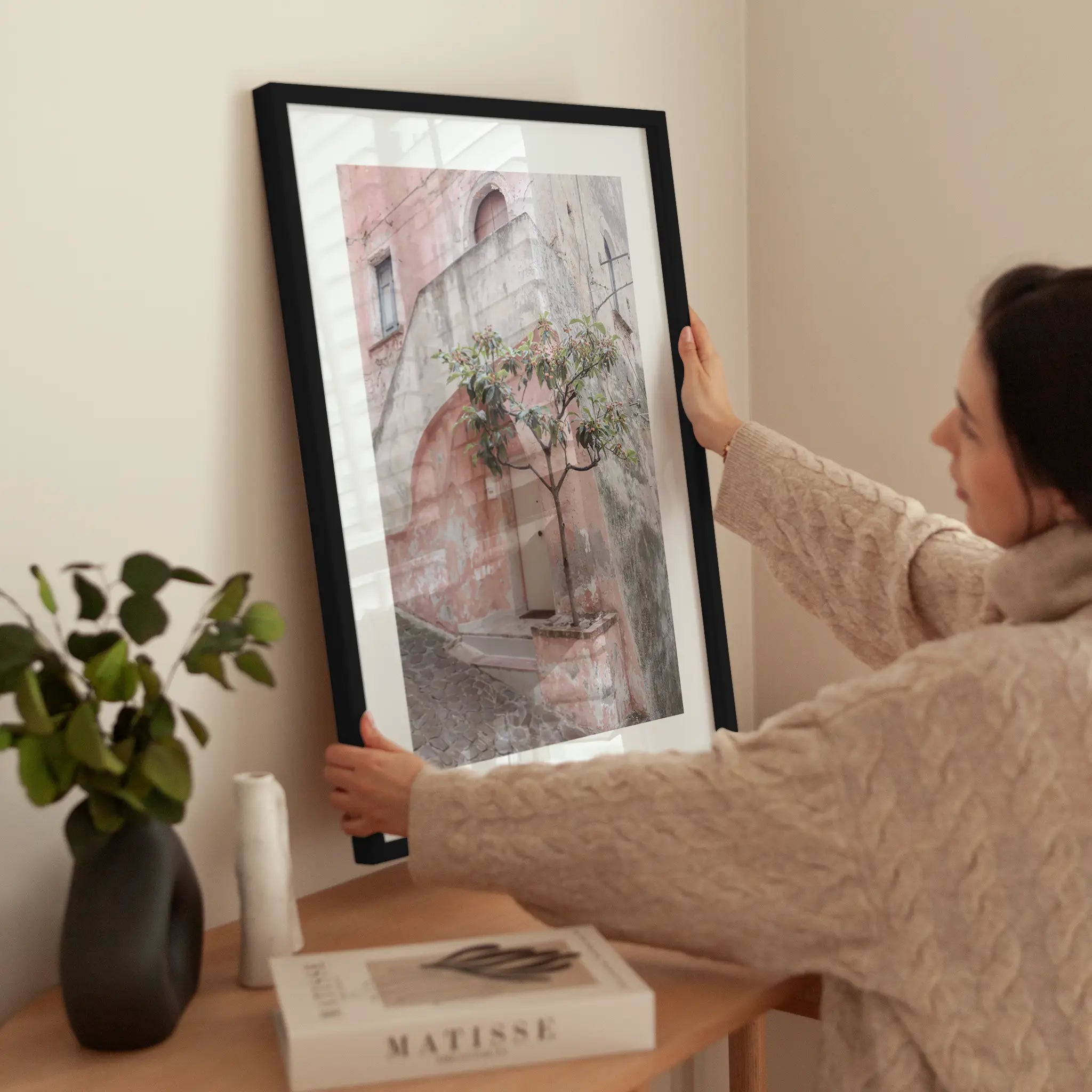 Pink Building wird aufgehängt