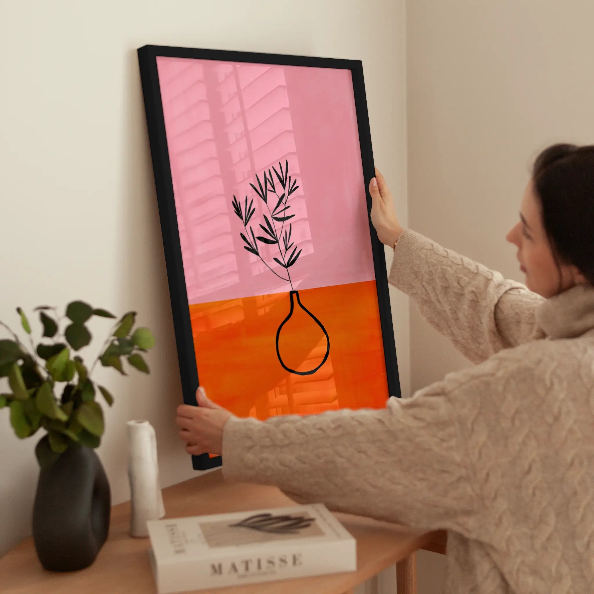 Pink Still Life wird aufgehängt
