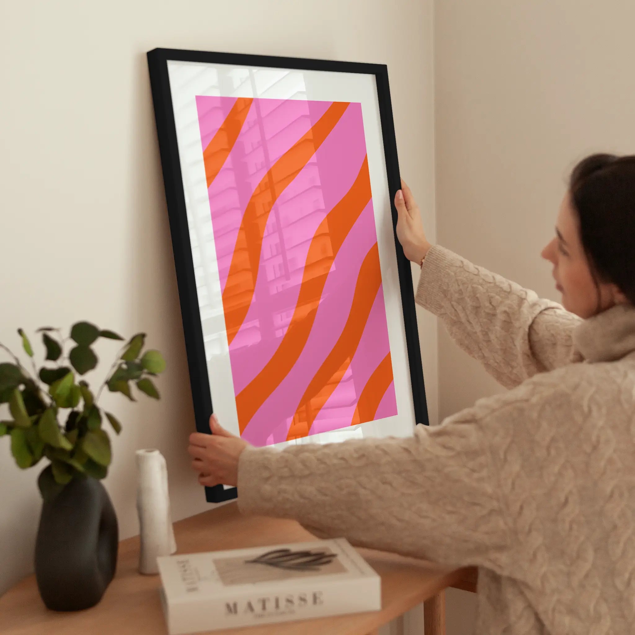 Pink and Orange Stripes wird aufgehängt