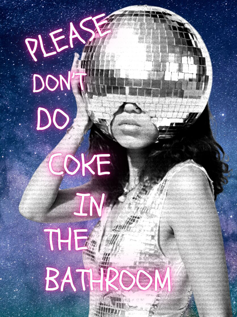 Person mit Discokugel als Helm und pinkem Text "Please don't do coke in the bathroom" vor galaktischem Hintergrund.