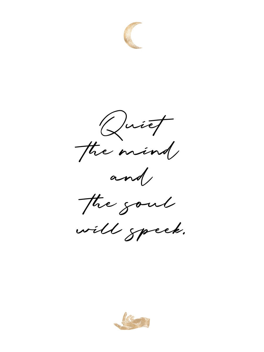 Zitatposter mit dem Text "Quiet the mind and the soul will speak", einem goldenen Mond und einer goldenen Hand.