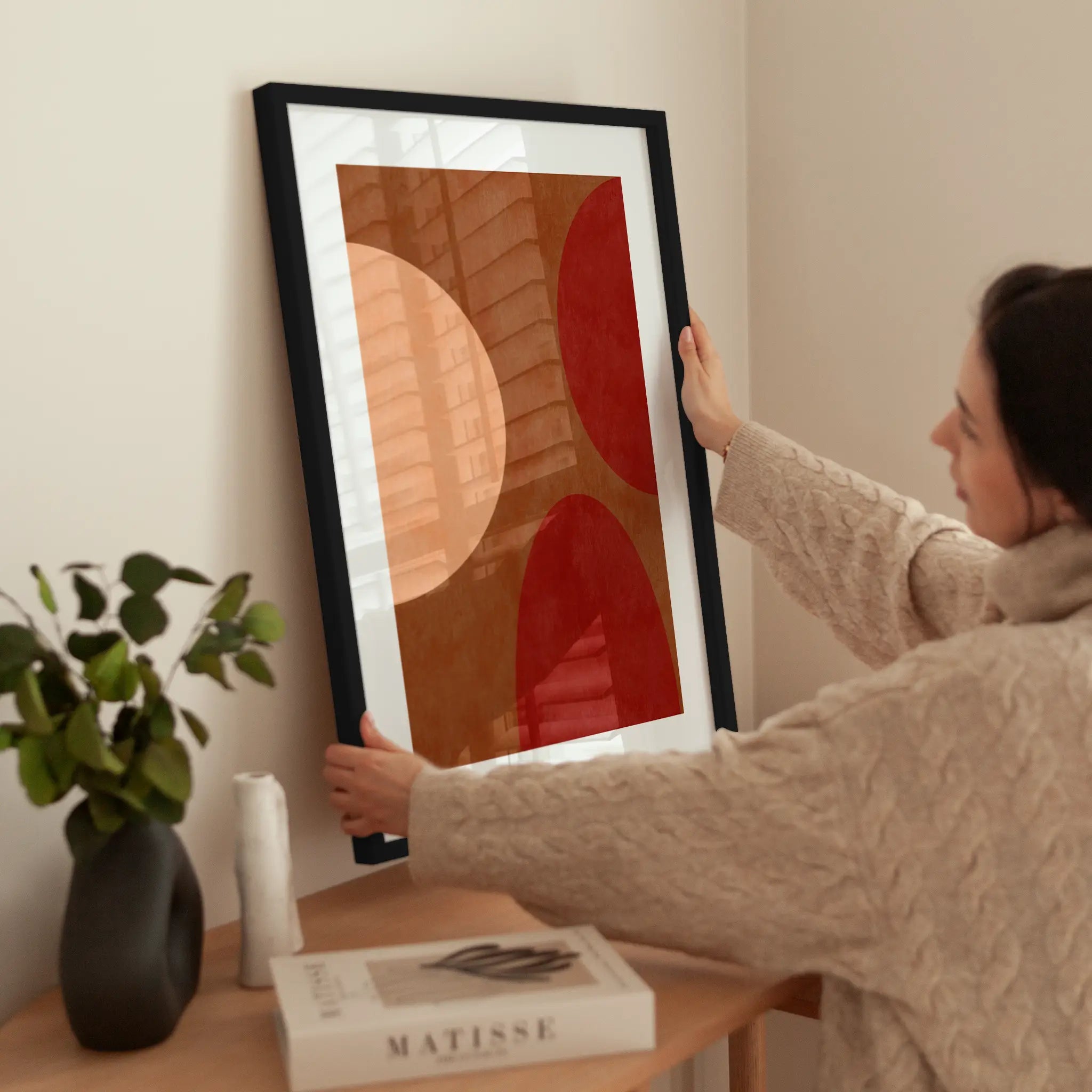 Red Brown Graphic wird aufgehängt