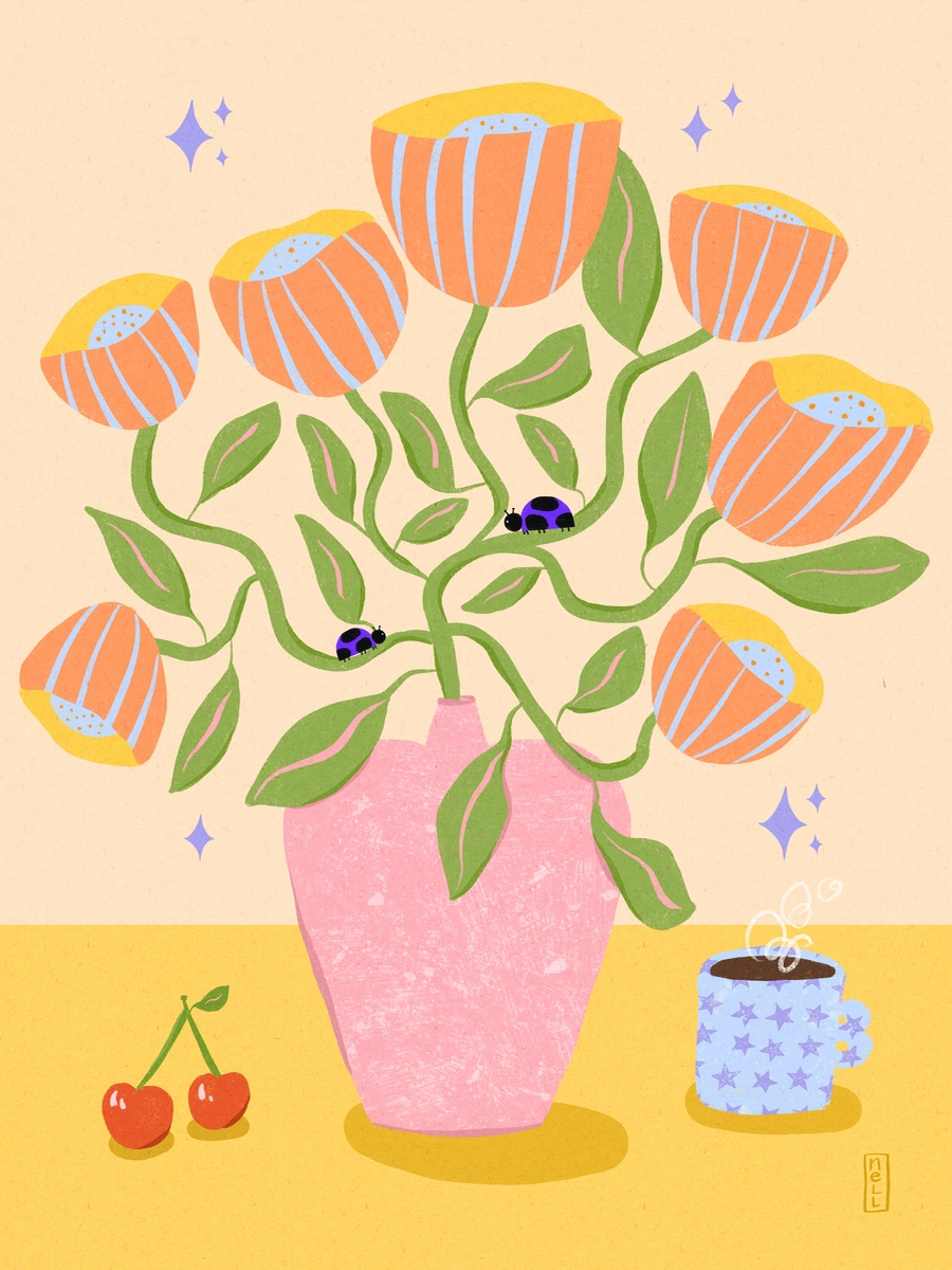 Ein Strauß gestreifter Blumen in einer rosa Vase mit Marienkäfern, einer Tasse Kaffee und zwei Kirschen auf beigem Hintergrund.