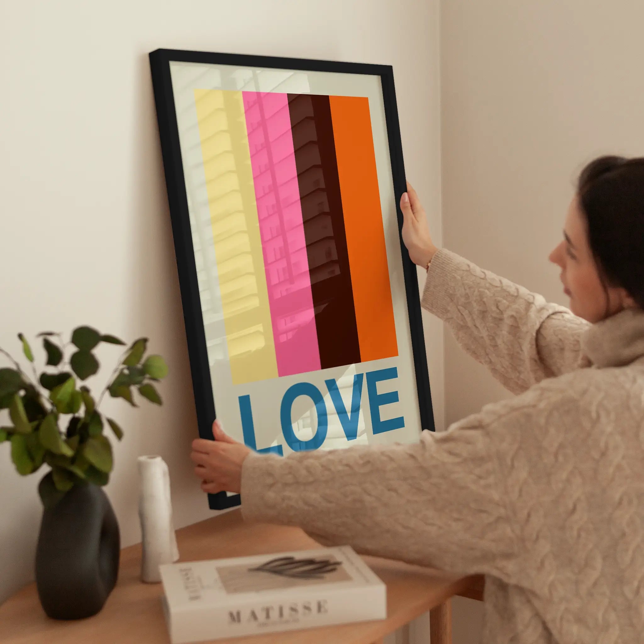 Retro Stripe LOVE Summer Fruits wird aufgehängt