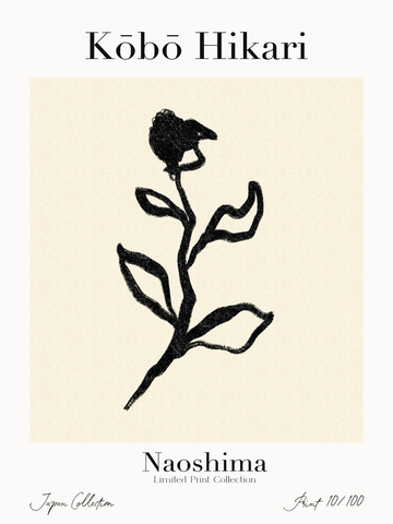 Minimalistisches Poster mit einer handgezeichneten schwarzen Blume auf hellem Hintergrund.
