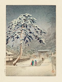 Japanische Landschaft mit Schnee und Menschen in traditionellen Gewändern.