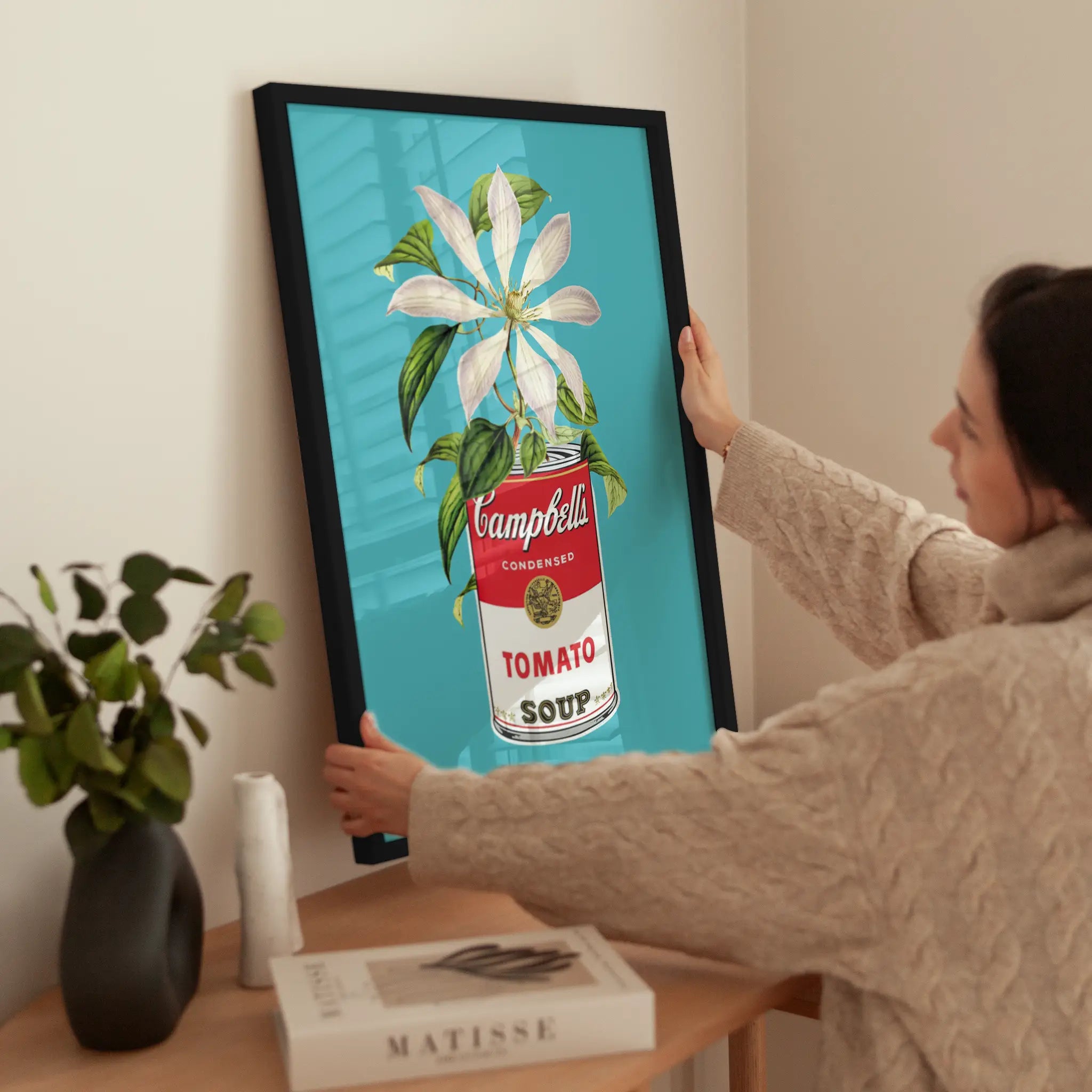 Soup Can Flower wird aufgehängt