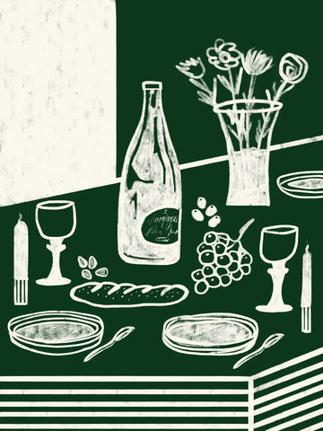Stillleben mit Flasche, Gläsern, Blumenstrauß und Essen auf dunkelgrünem Hintergrund.