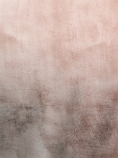 Abstraktes Poster in Rosa und Braun mit texturierter Oberfläche.