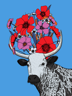 Poster einer schwarz-weiß gesprenkelten Kuh mit Blumenstrauß auf dem Kopf vor blauem Hintergrund.