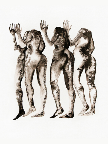 Schwarz-weiß Druck von vier nackten Frauen, die nebeneinander stehen und die Hände heben.