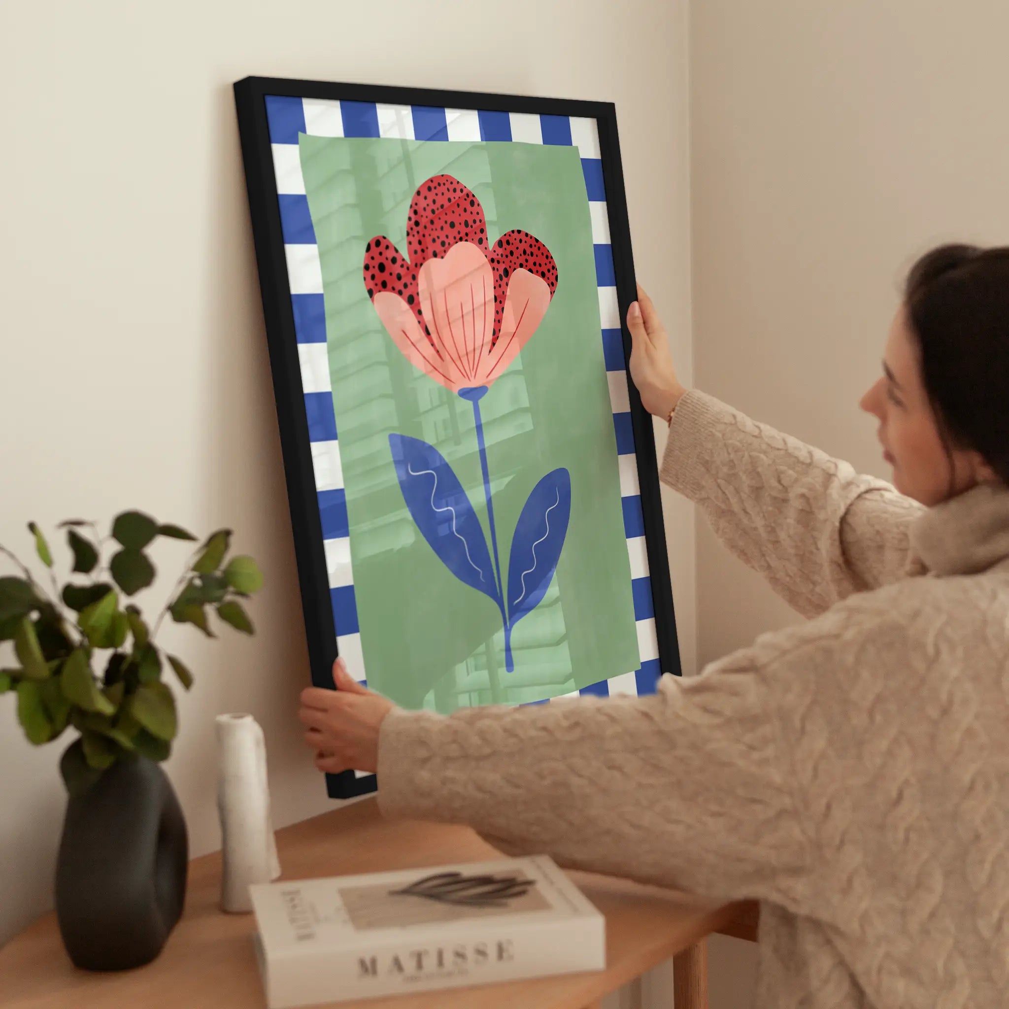 The Painted Flower wird aufgehängt