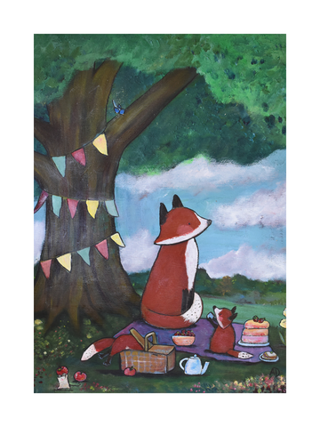 Ein Fuchs und sein Junges bei einem Picknick im Wald unter einem Baum mit Wimpeln.
