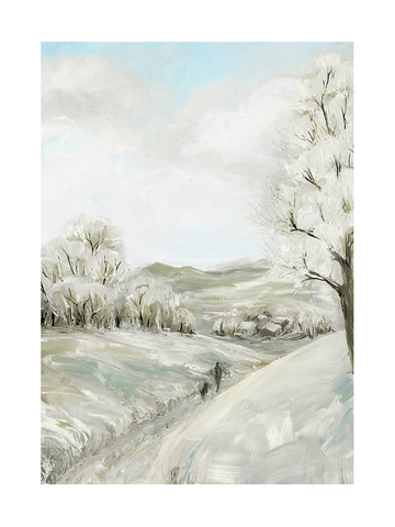 Verschneite Winterlandschaft mit Bäumen und einem Spaziergänger auf einem Pfad.