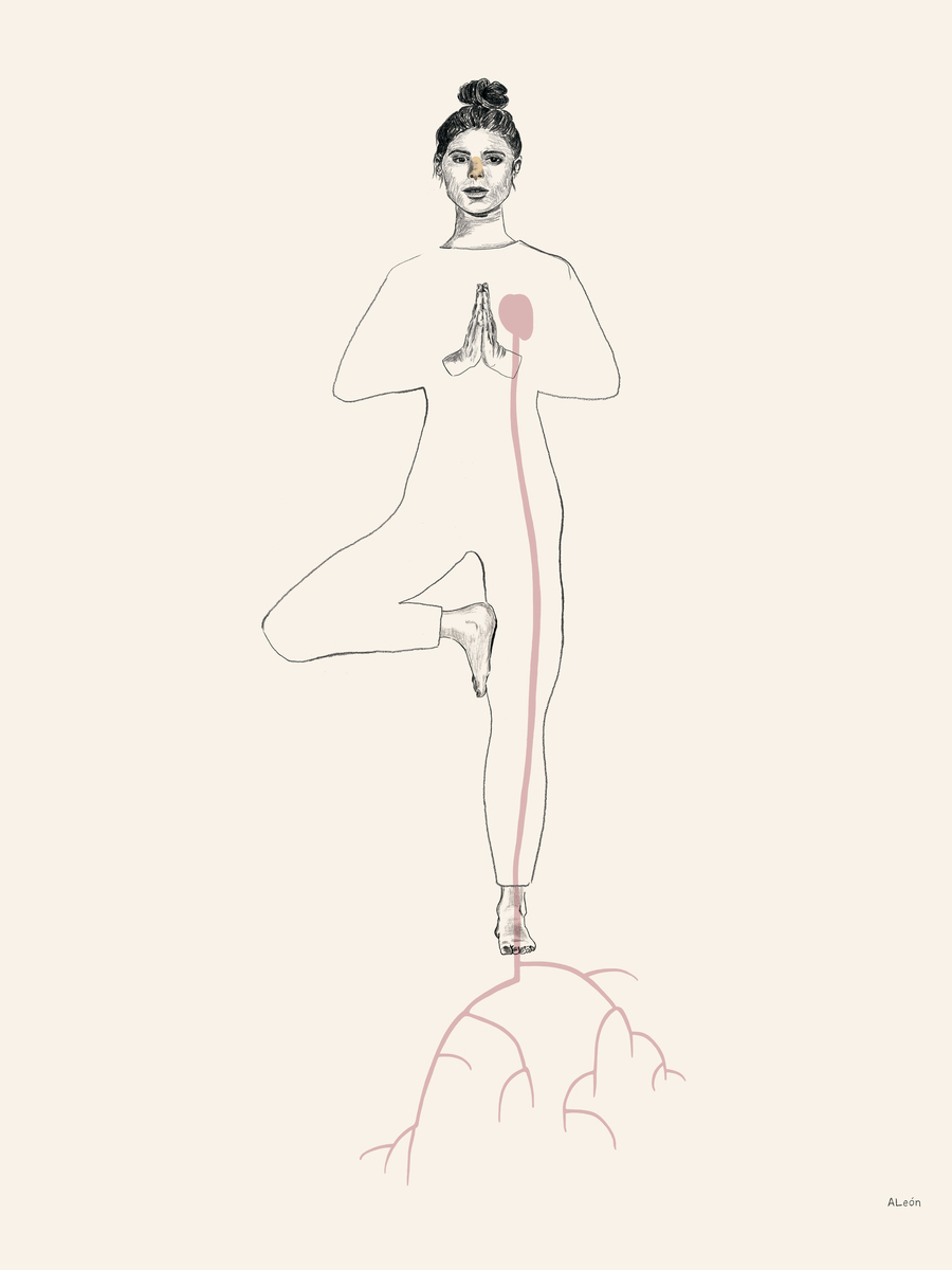 Illustration einer Frau in der Baum-Yoga-Pose mit geschlossenen Augen und einer Linie von ihrem Herzen zu den Wurzeln auf beigem Hintergrund.