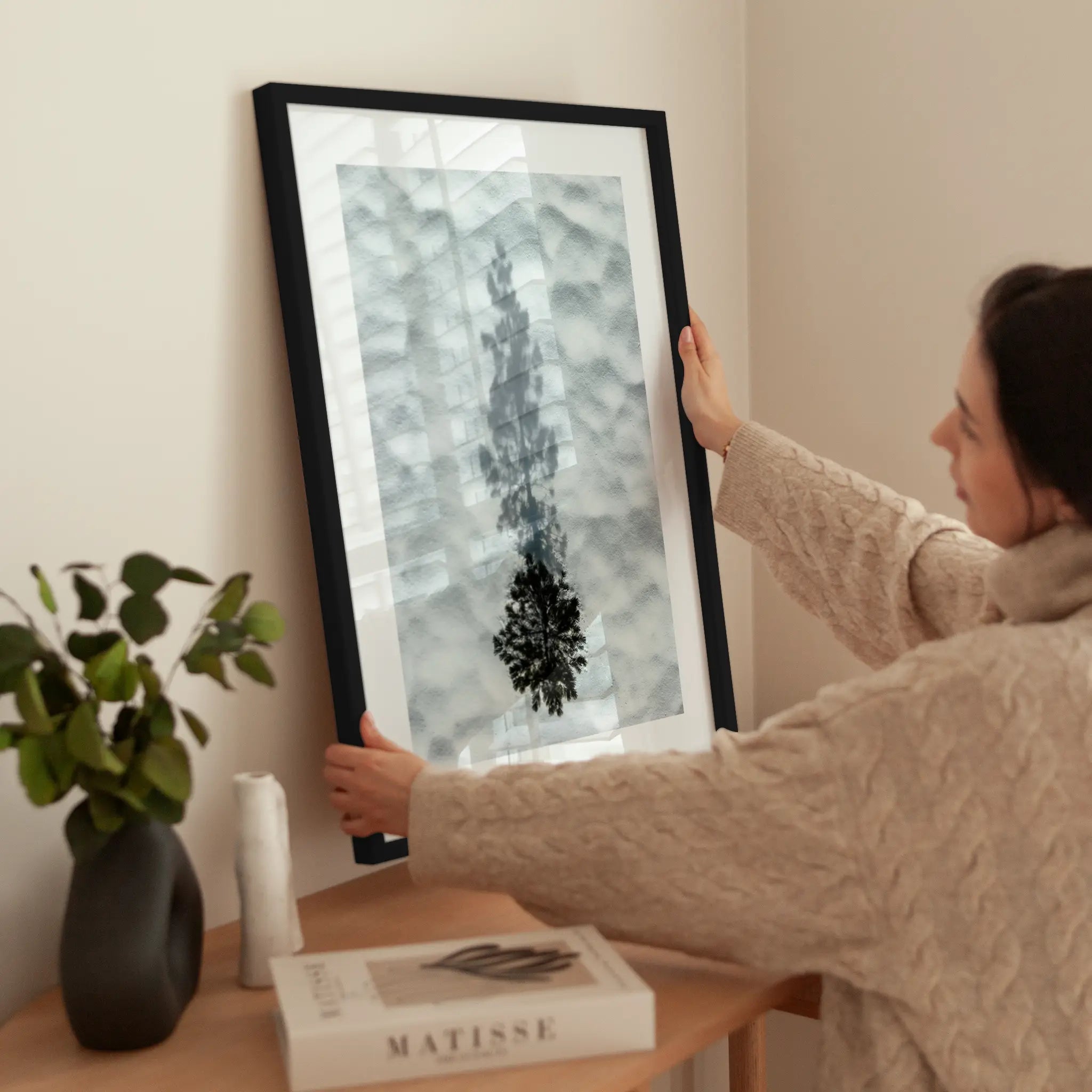 Tree Shadow on Snow wird aufgehängt