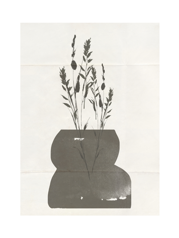 Poster mit brauner Vase und getrockneten Blumen vor einem texturierten Hintergrund.