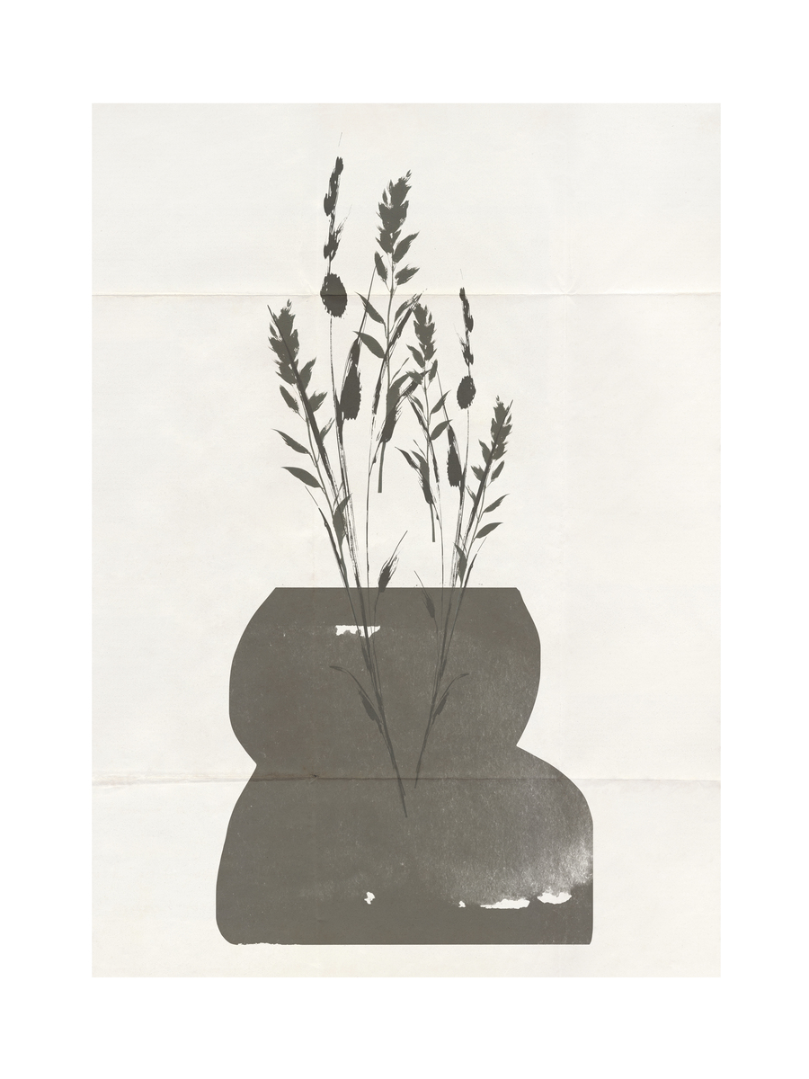 Poster mit brauner Vase und getrockneten Blumen vor einem texturierten Hintergrund.