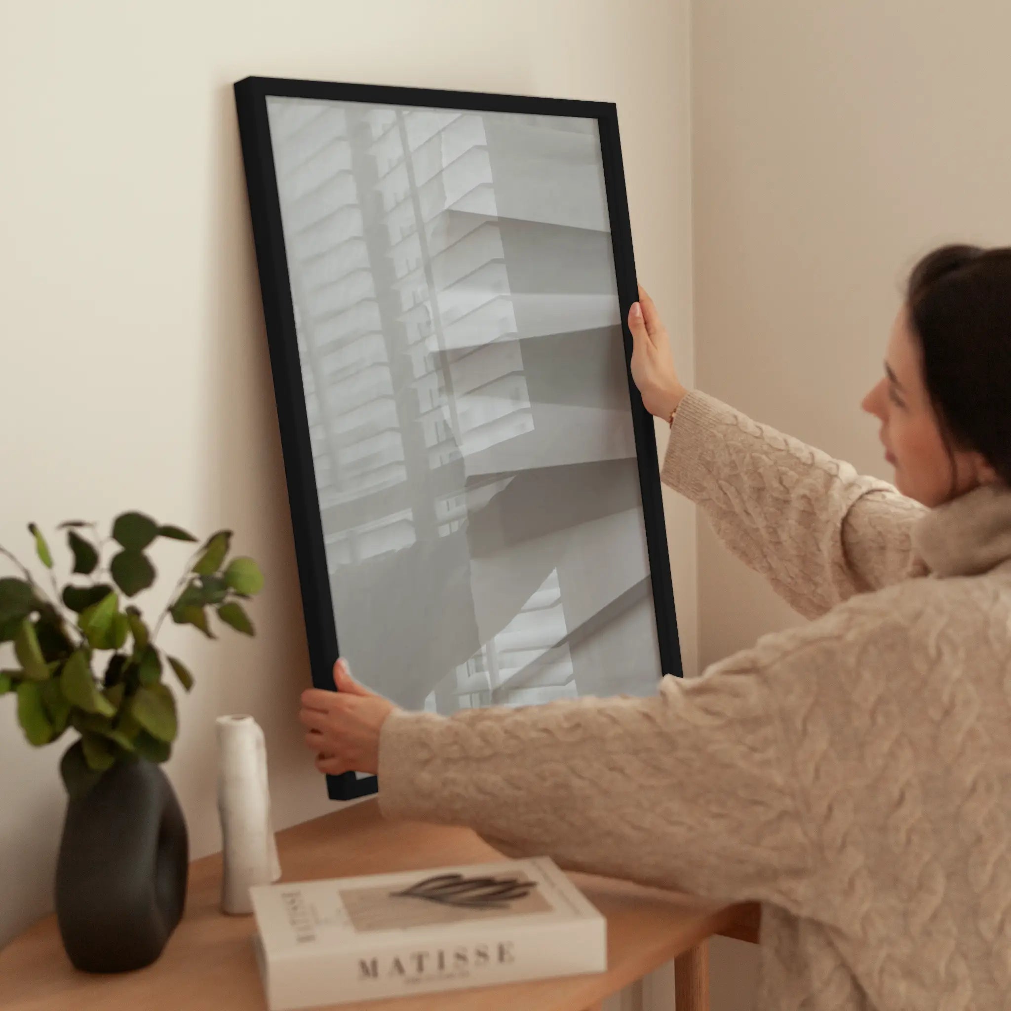 White Paper Folds wird aufgehängt