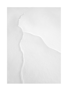 Minimalistisches Poster mit abstrakten weißen Formen.