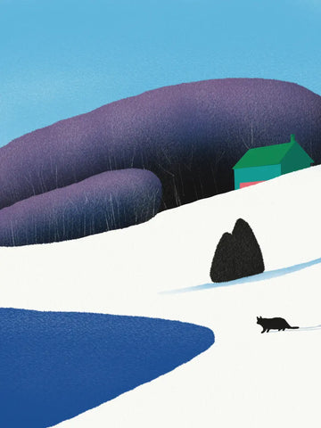 Eine Katze in einer verschneiten Winterlandschaft mit einem grünen Haus im Hintergrund.
